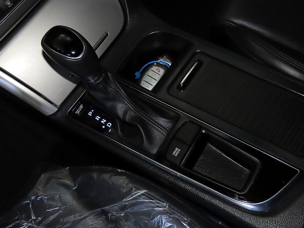 HYUNDAI Sonata - Vista 12