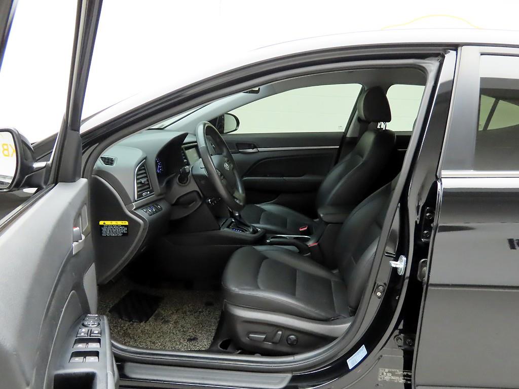 HYUNDAI Avante - Vista 11