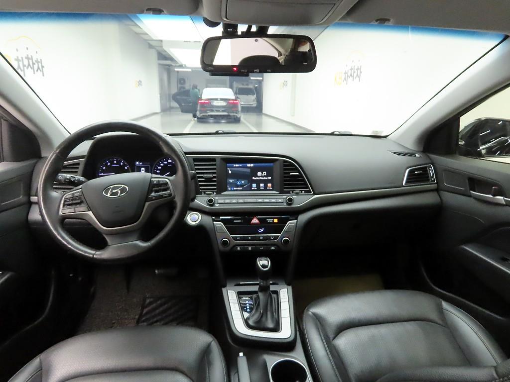 HYUNDAI Avante - Vista 6