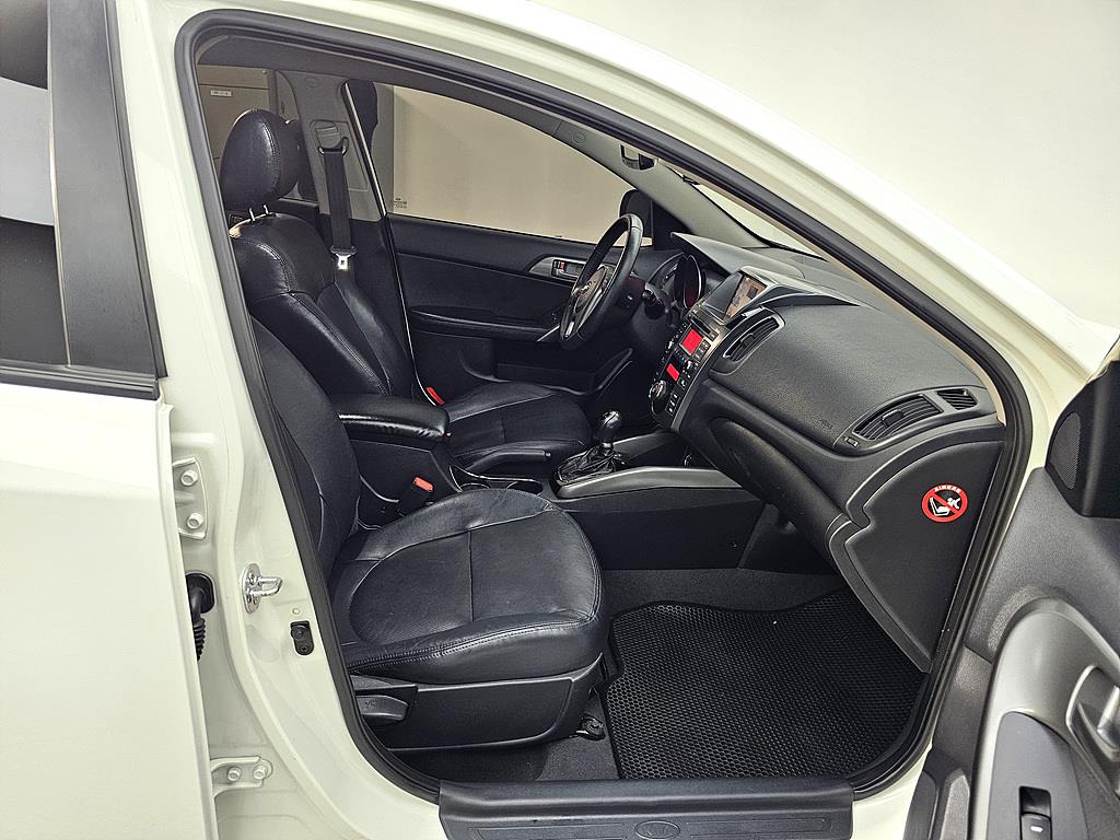 KIA Forte - Vista 11