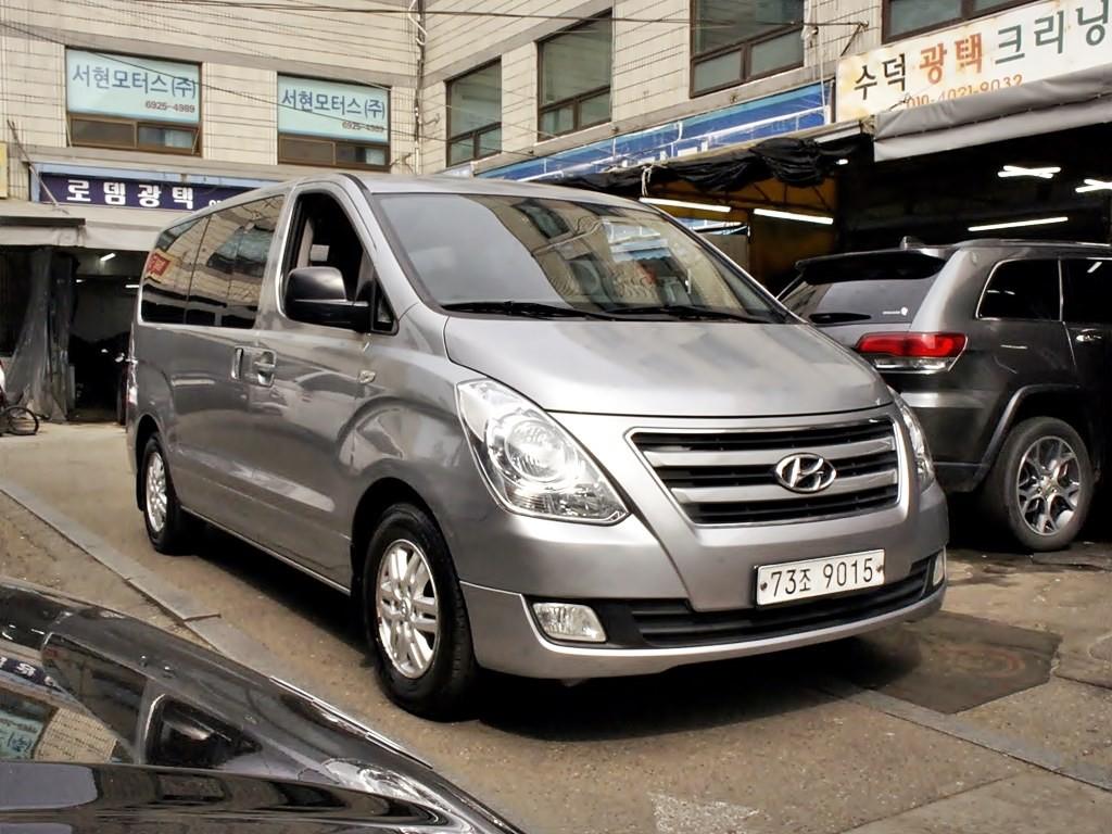 HYUNDAI Starex - Vista 3