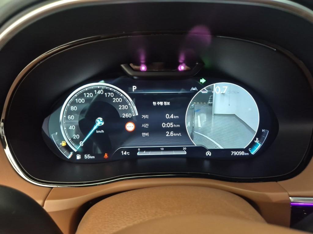 Genesis GV70 - Vista 6