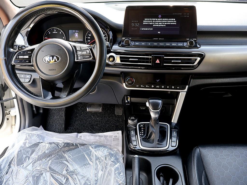 KIA Seltos - Vista 9