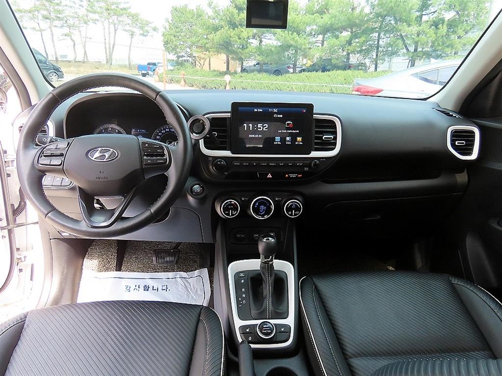 HYUNDAI Venue - Vista 7