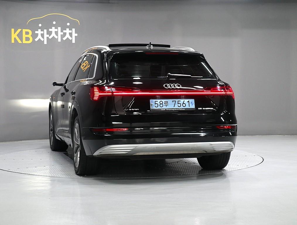 Audi e-Tron - Vista 4