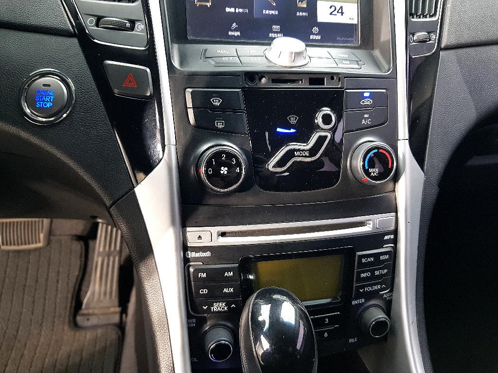 HYUNDAI Sonata - Vista 12