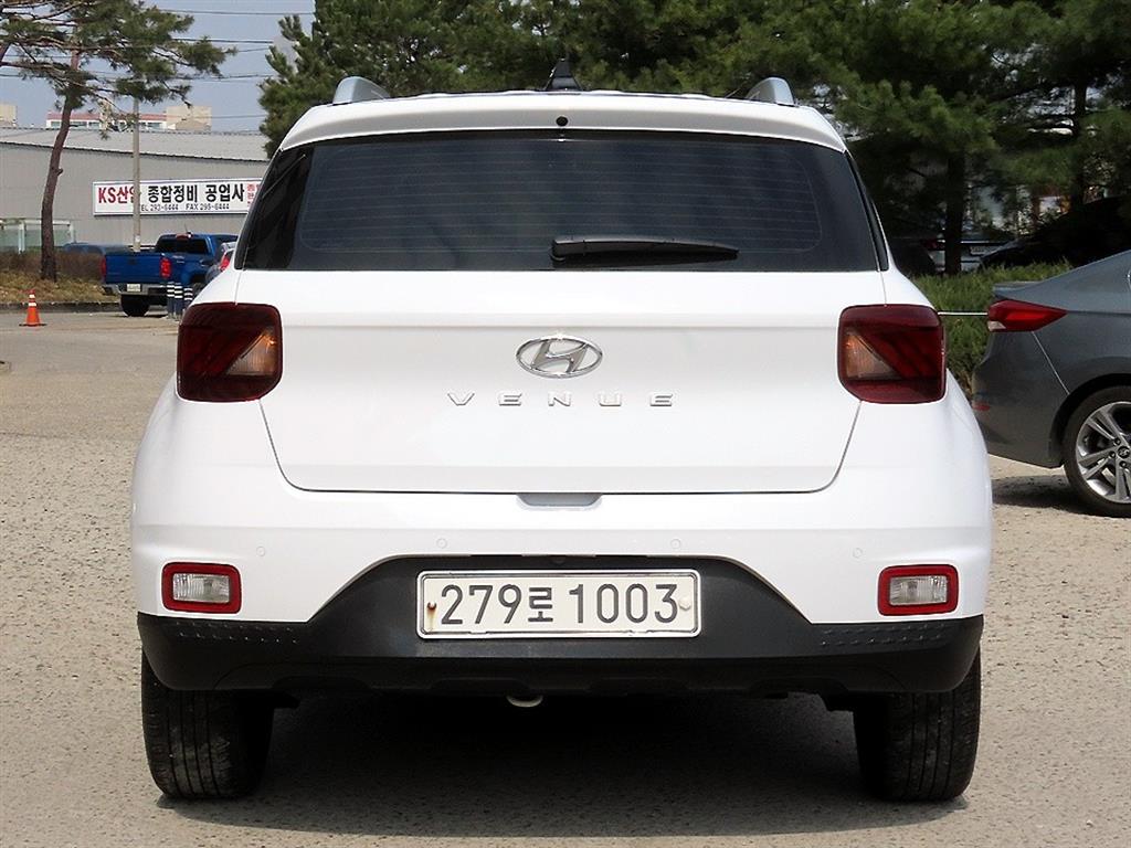 HYUNDAI Venue - Vista 4