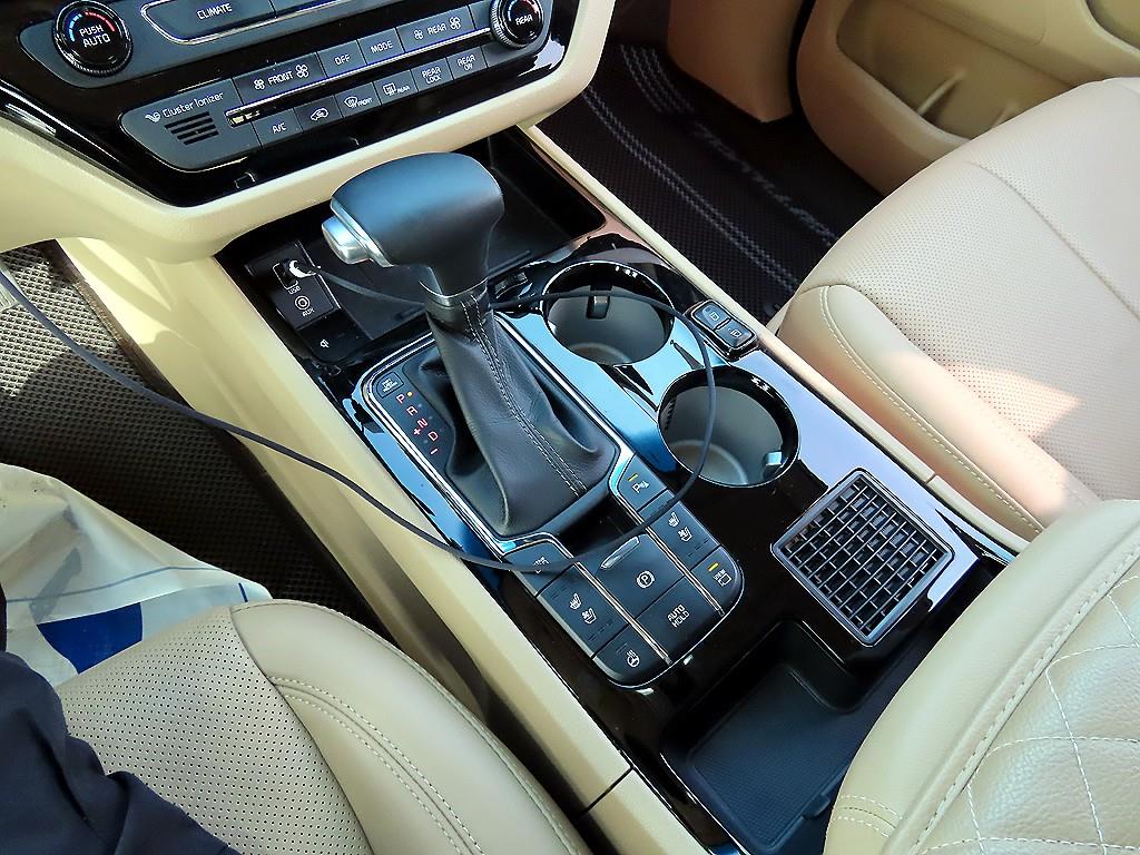 KIA Carnival - Vista 10