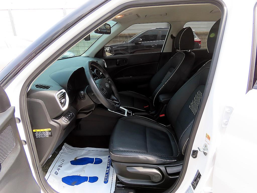 HYUNDAI Venue - Vista 5