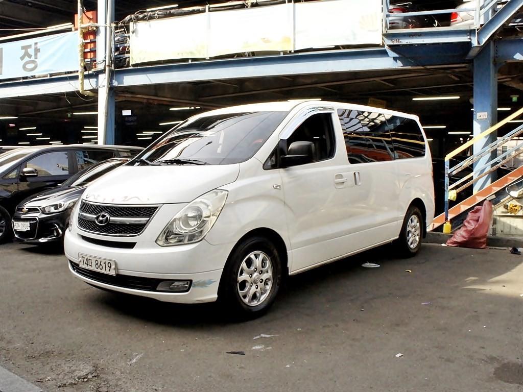 HYUNDAI Starex - Vista 3