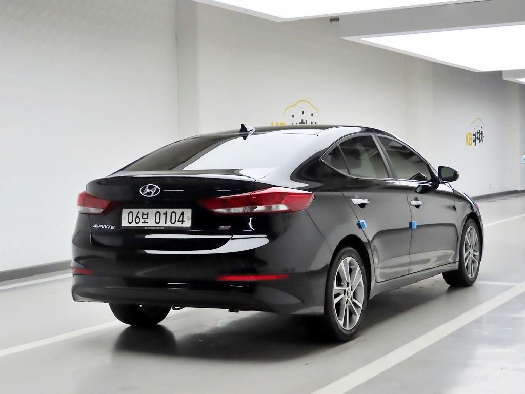 HYUNDAI Avante - Vista 4