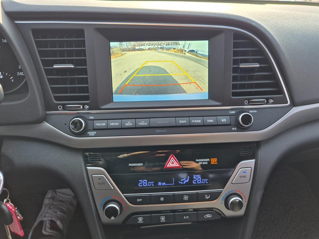 HYUNDAI Avante - Vista 11