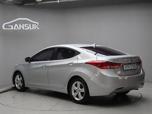 HYUNDAI Avante - Vista 6