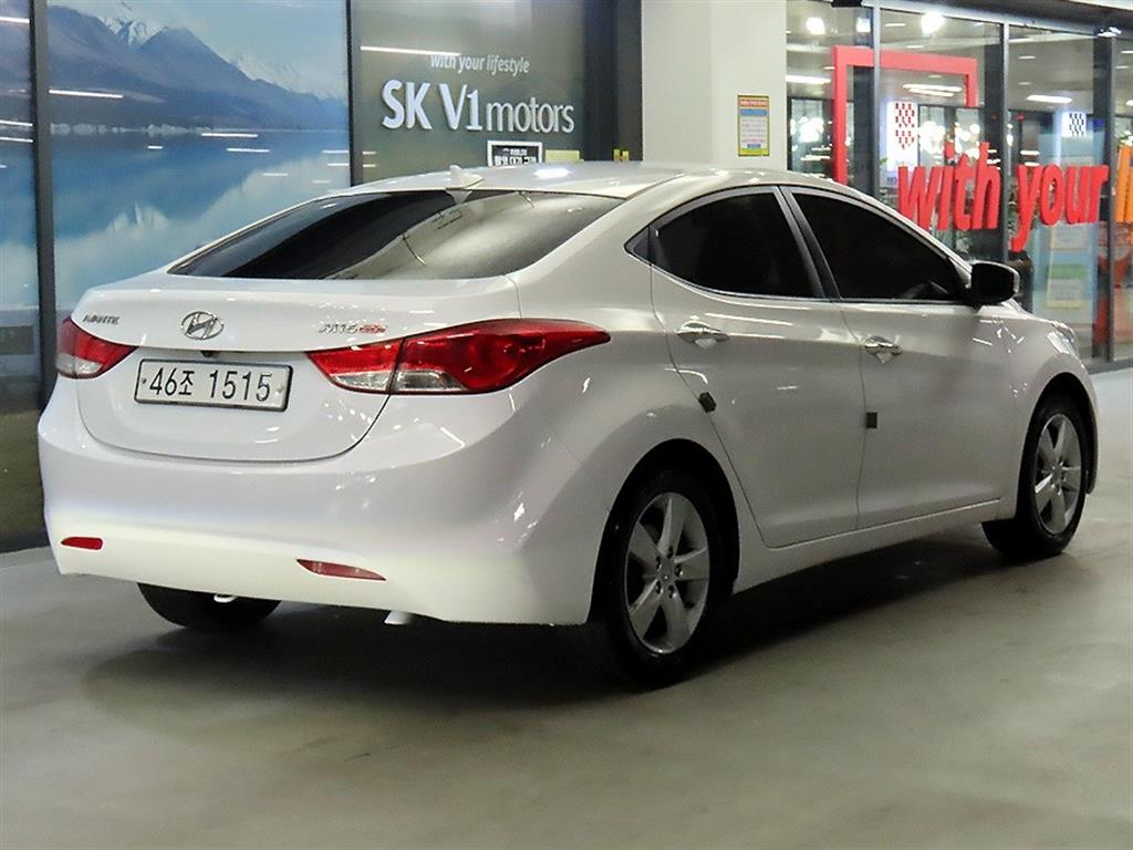 HYUNDAI Avante - Vista 4