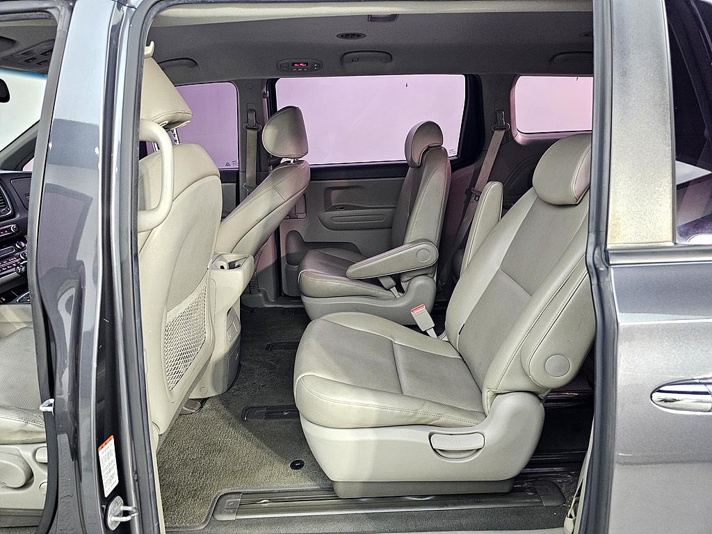 KIA Carnival - Vista 9