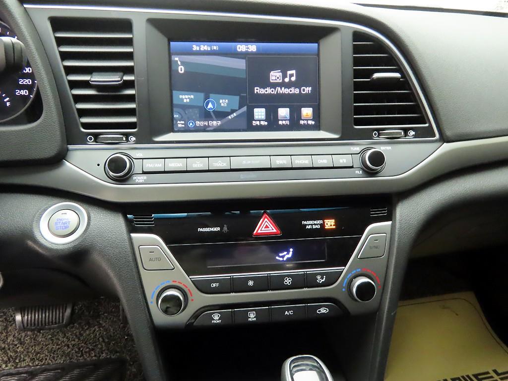 HYUNDAI Avante - Vista 9