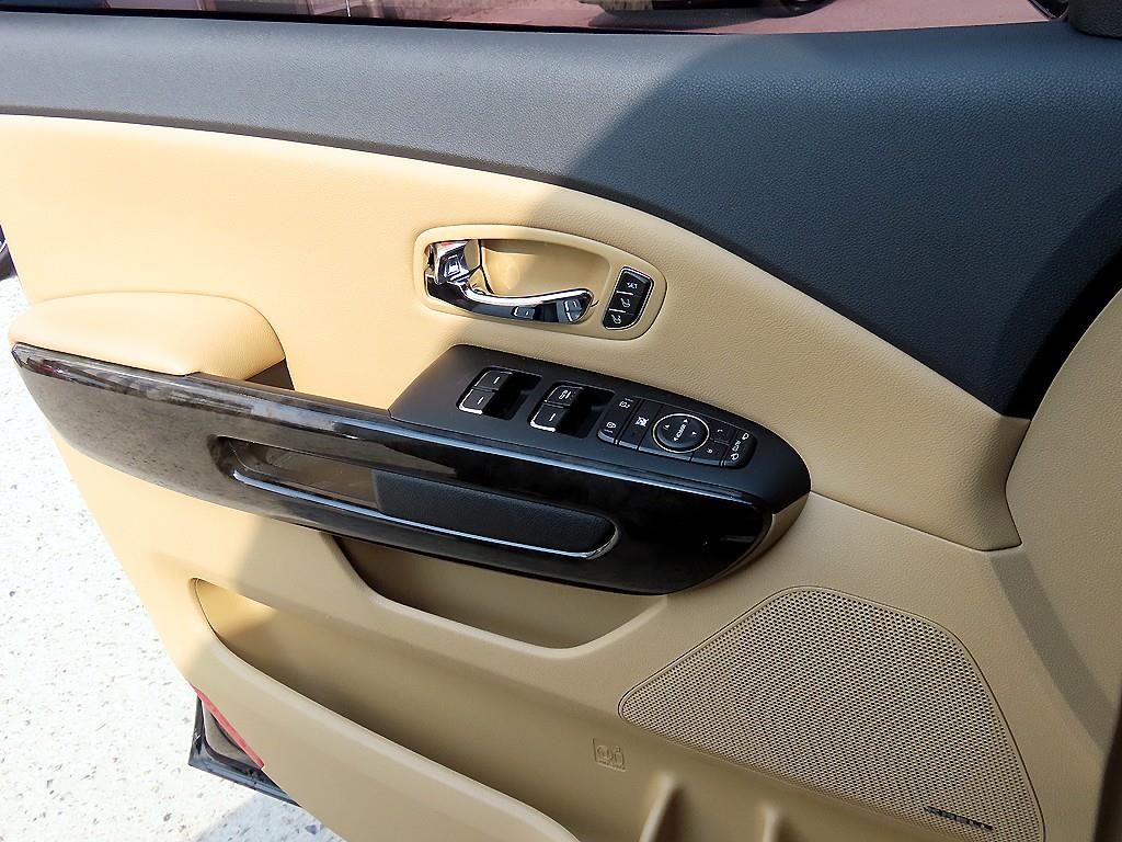 KIA Carnival - Vista 11