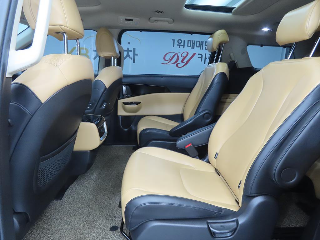 KIA Carnival - Vista 6