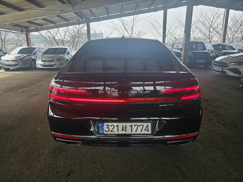 Genesis G90 - Vista 6