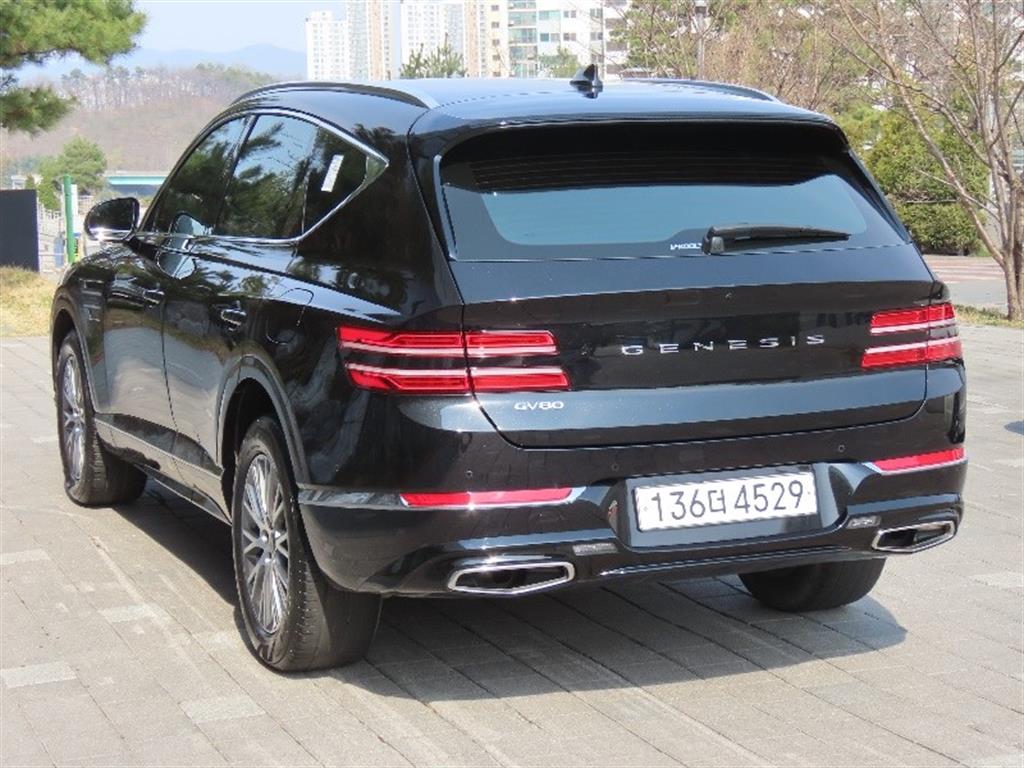 Genesis GV80 - Vista 7