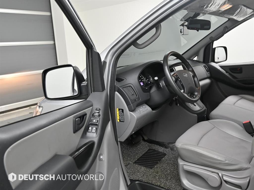 HYUNDAI Starex - Vista 7