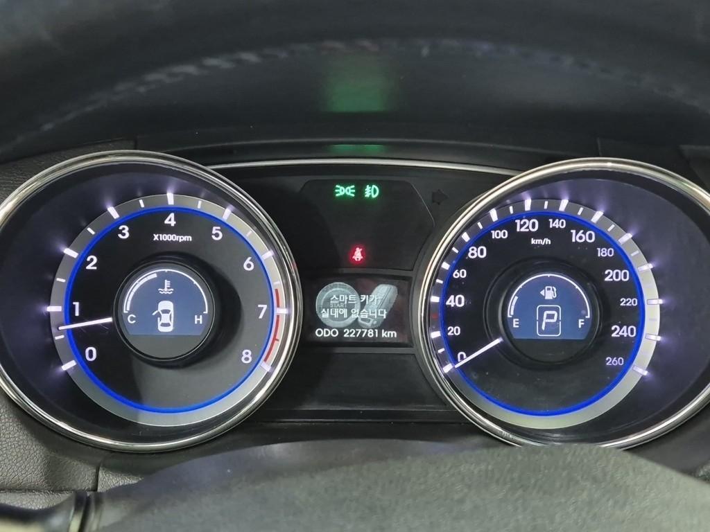 HYUNDAI Sonata - Vista 6