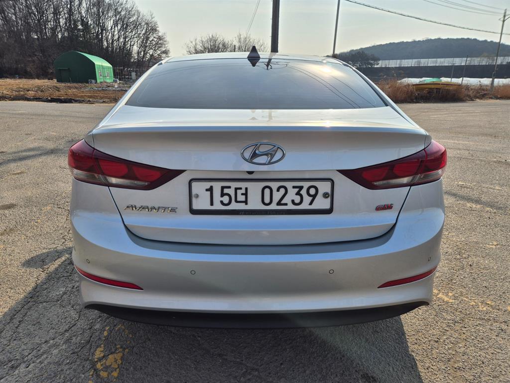 HYUNDAI Avante - Vista 4