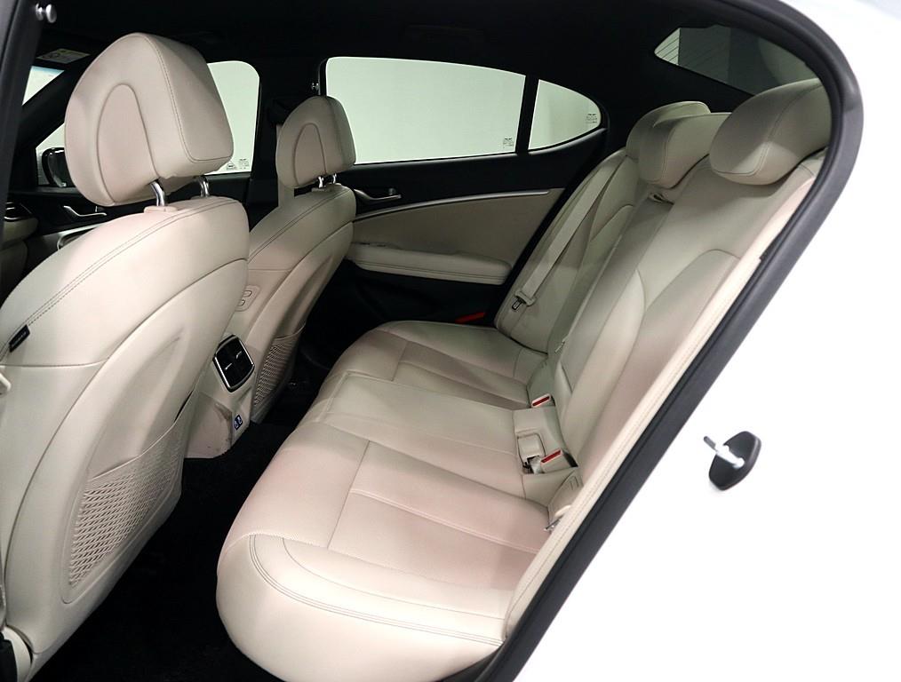 Genesis G70 - Vista 10