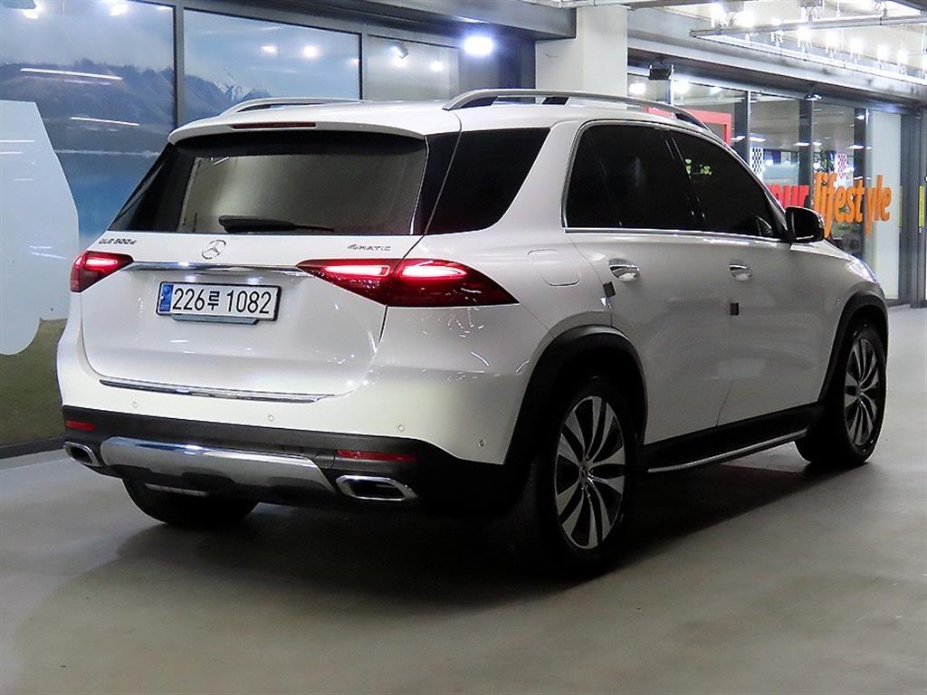 Mercedes Benz GLE Class - Vista 4