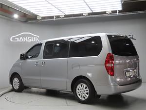 HYUNDAI Starex - Vista 6