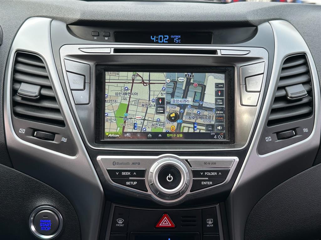 HYUNDAI Avante - Vista 10