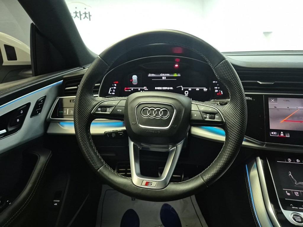 Audi Q8 - Vista 9