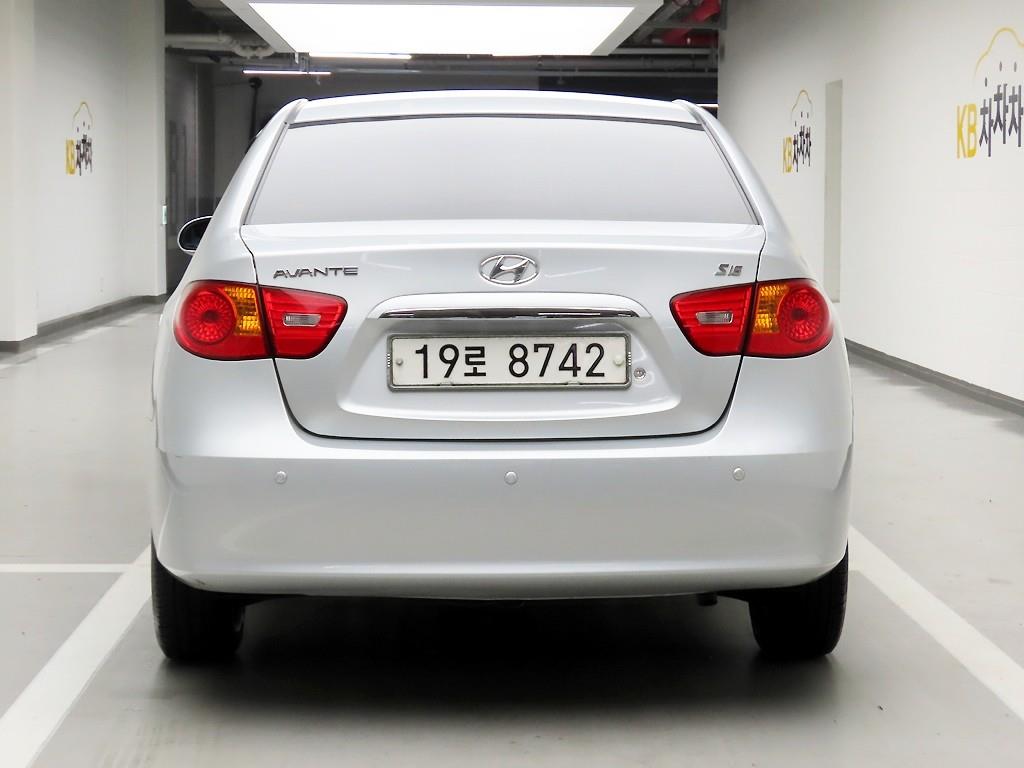 HYUNDAI Avante - Vista 3
