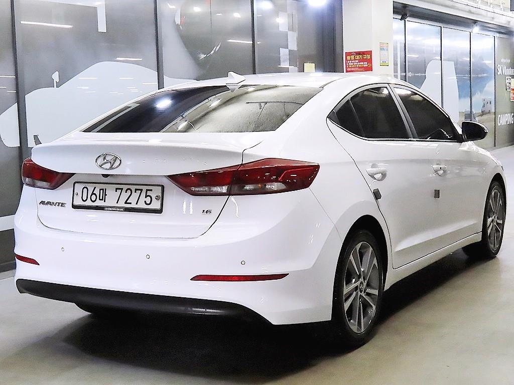 HYUNDAI Avante - Vista 4