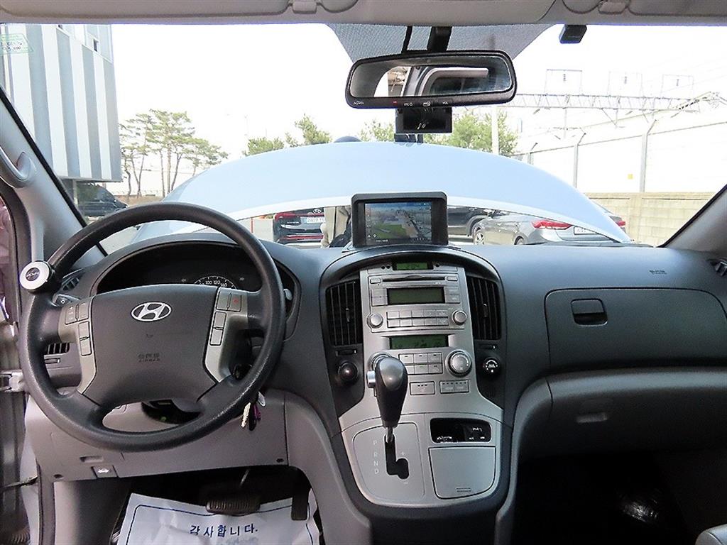 HYUNDAI Starex - Vista 8