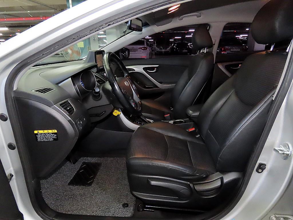 HYUNDAI Avante - Vista 6