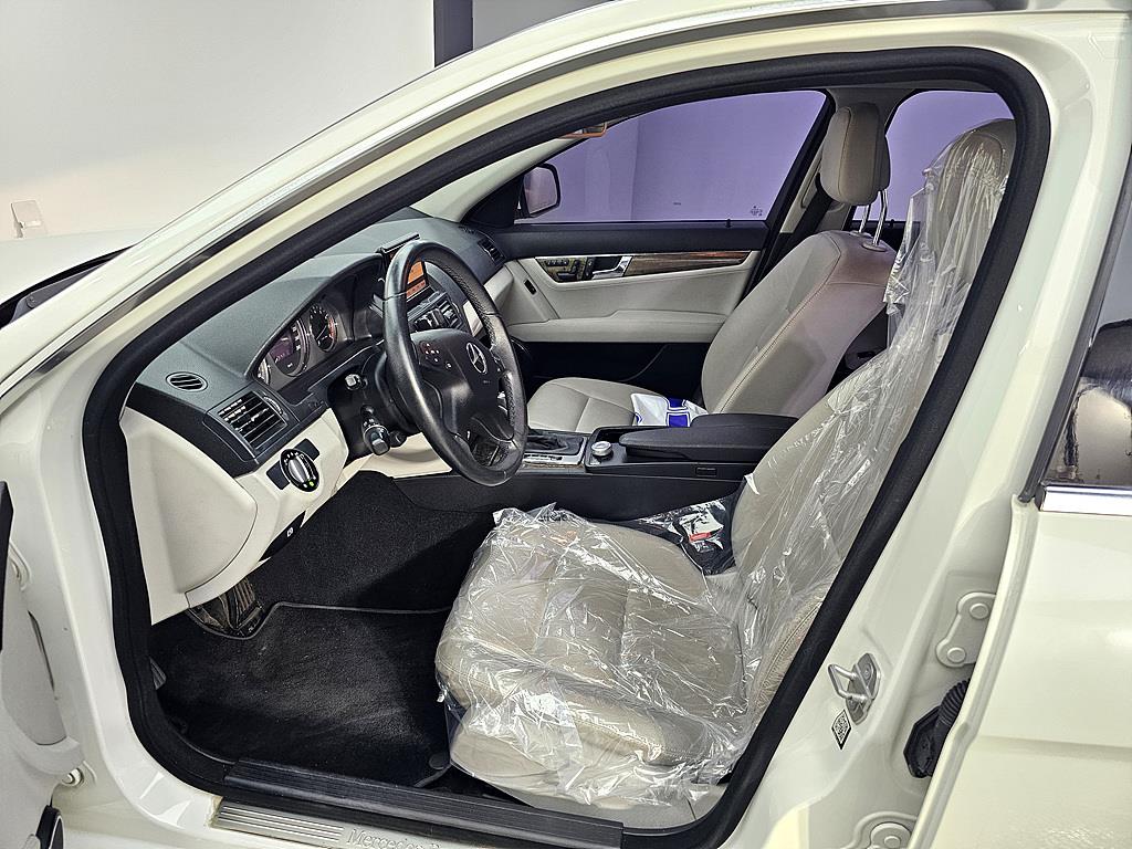 Mercedes Benz C Class - Vista 8