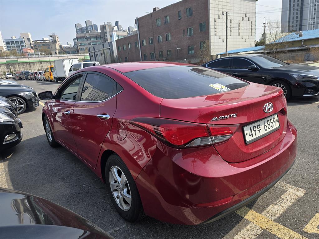 HYUNDAI Avante - Vista 3