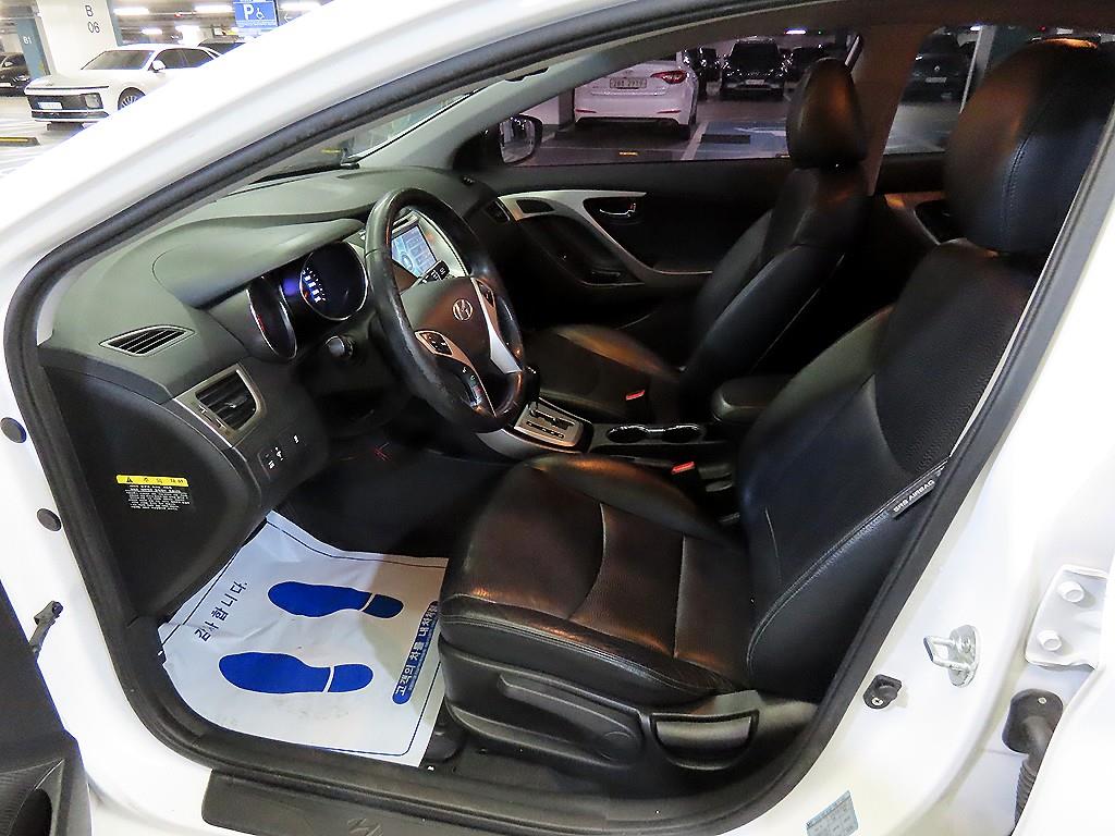 HYUNDAI Avante - Vista 6