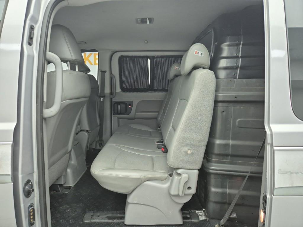 HYUNDAI Starex - Vista 12
