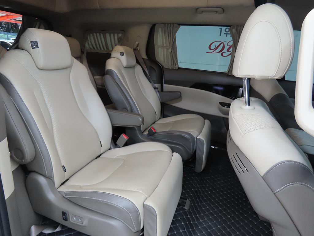 KIA Carnival - Vista 9