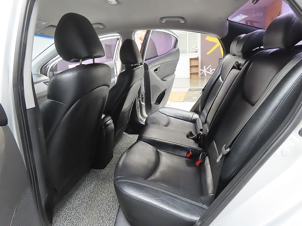 HYUNDAI Avante 2012 Plateado - Importación desde Corea - HF Imports Iquique - Foto 10