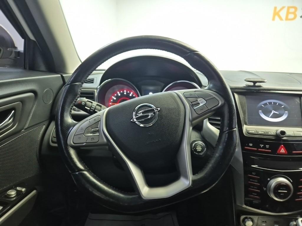 Ssangyong Tivoli - Vista 9