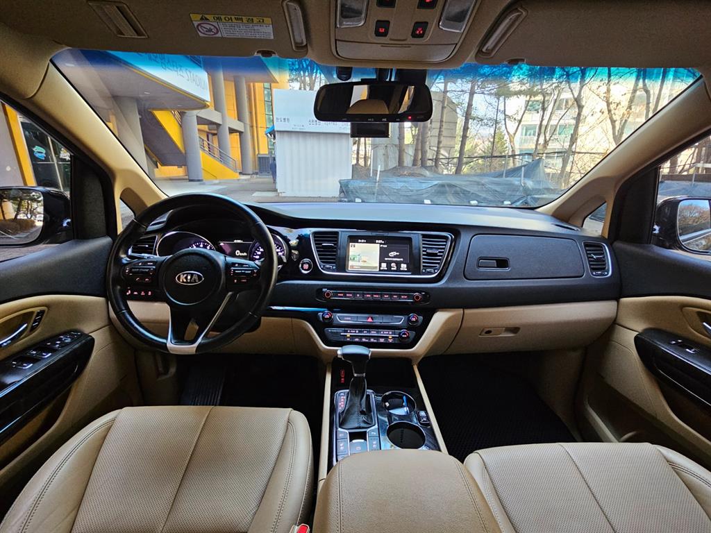 KIA Carnival - Vista 9