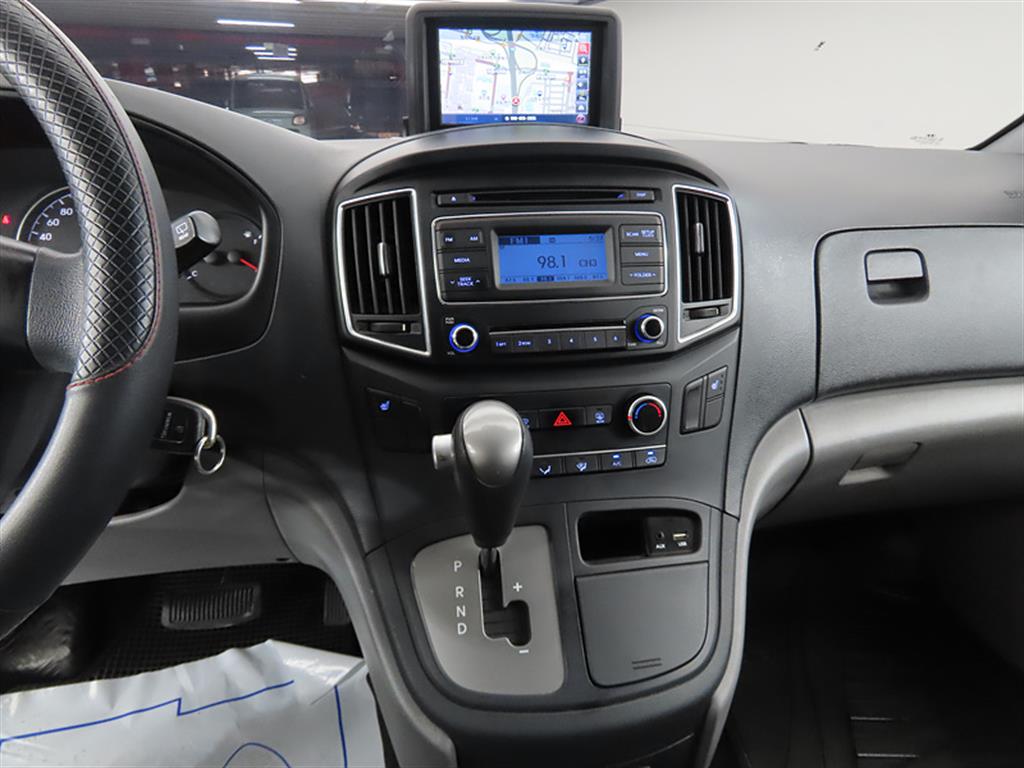 HYUNDAI Starex - Vista 7