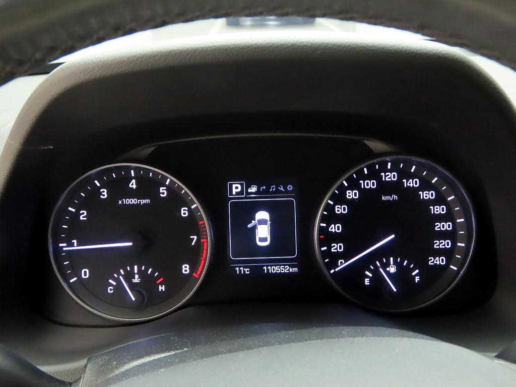 HYUNDAI Avante - Vista 5