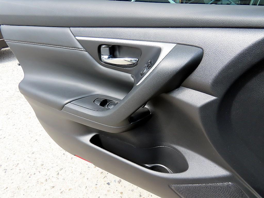 Nissan Altima - Vista 11