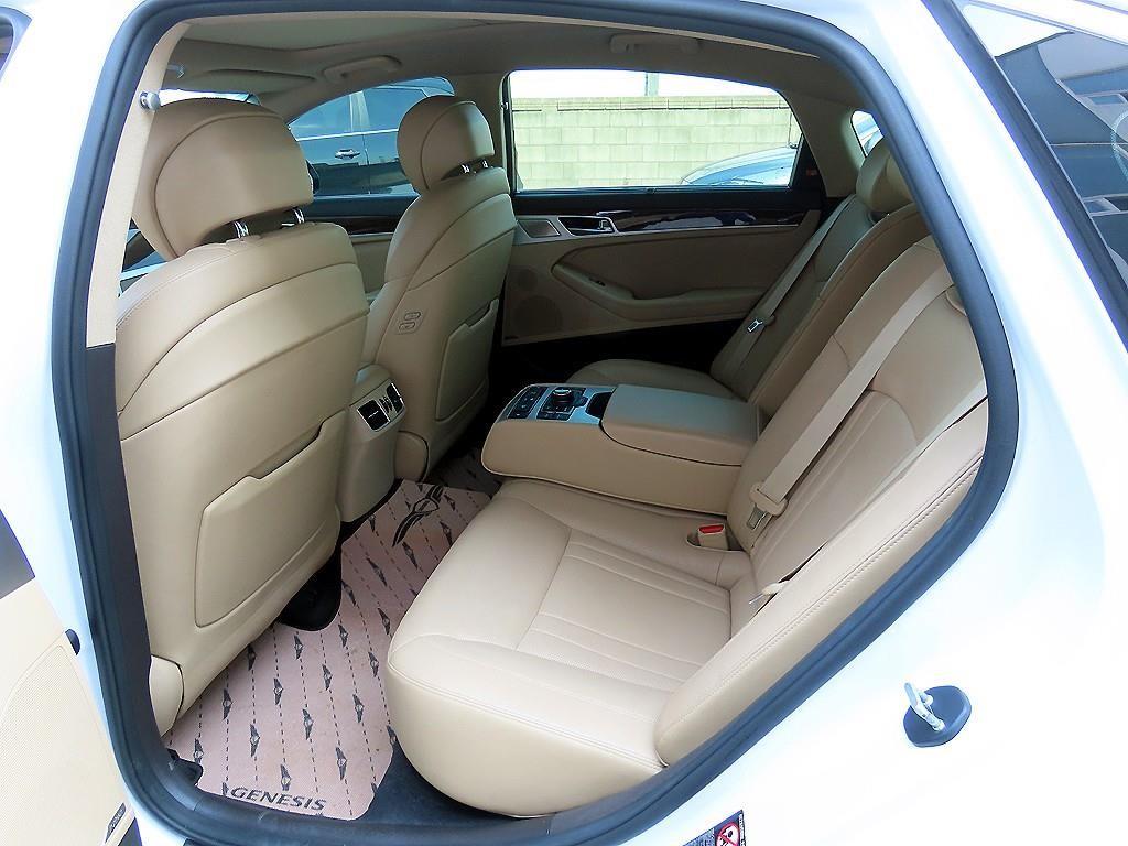 Genesis G80 - Vista 6