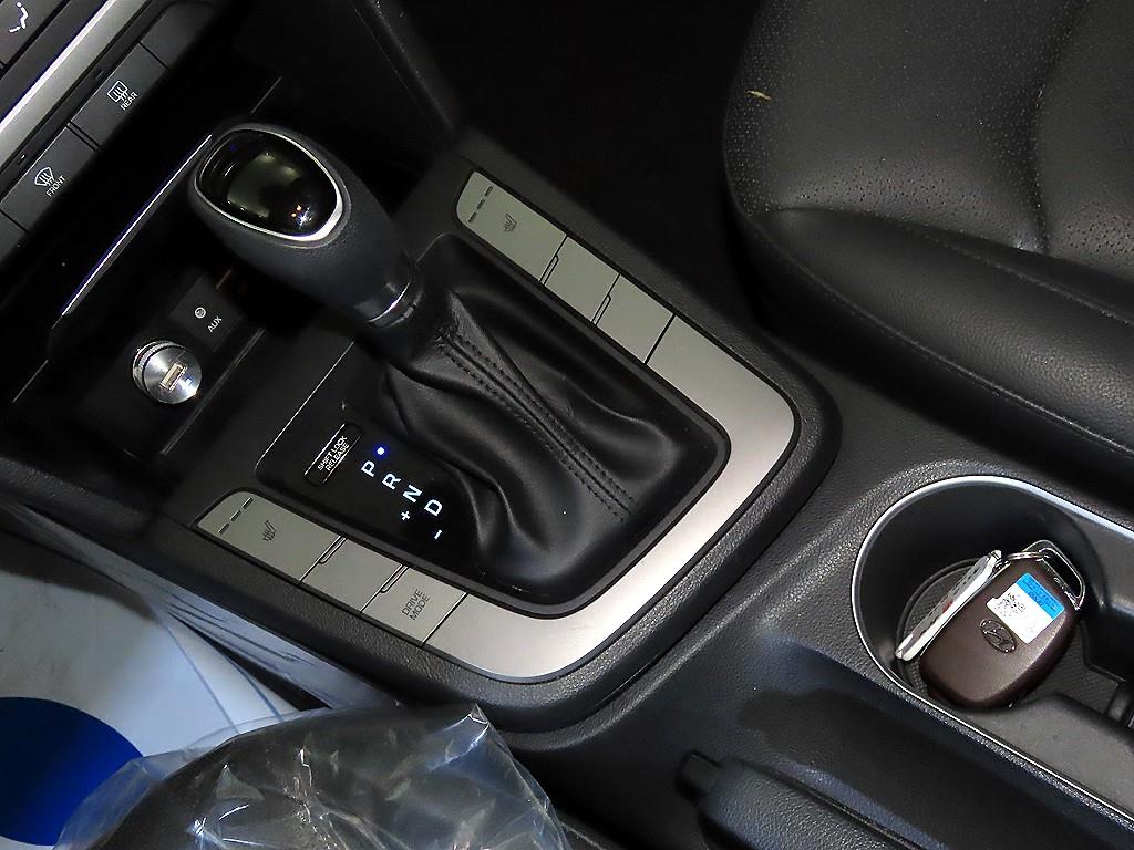 HYUNDAI Avante - Vista 12