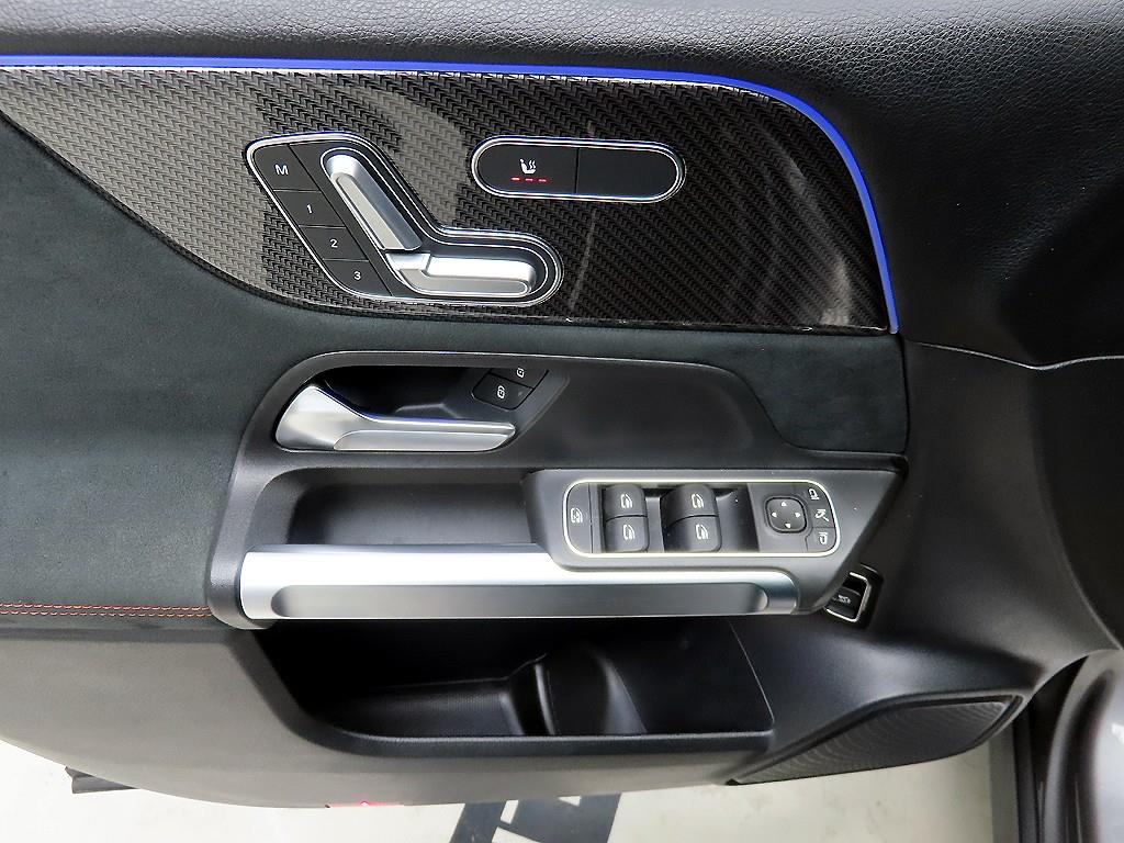 Mercedes Benz GLB Class - Vista 11